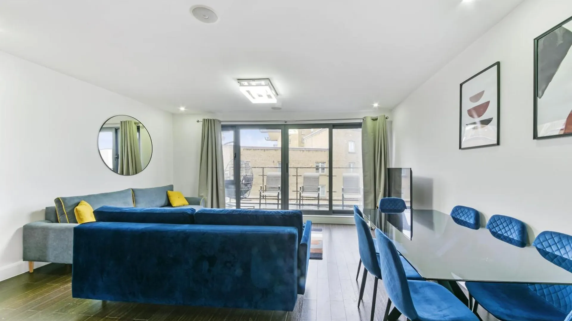 Large 2 Bed 2 Bath Flat With Patio, Canary Wharf 런던 0*,